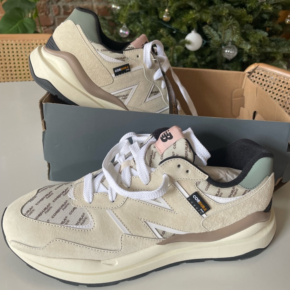 NEW BALANCE Off-White 57/40 Low Sneakers